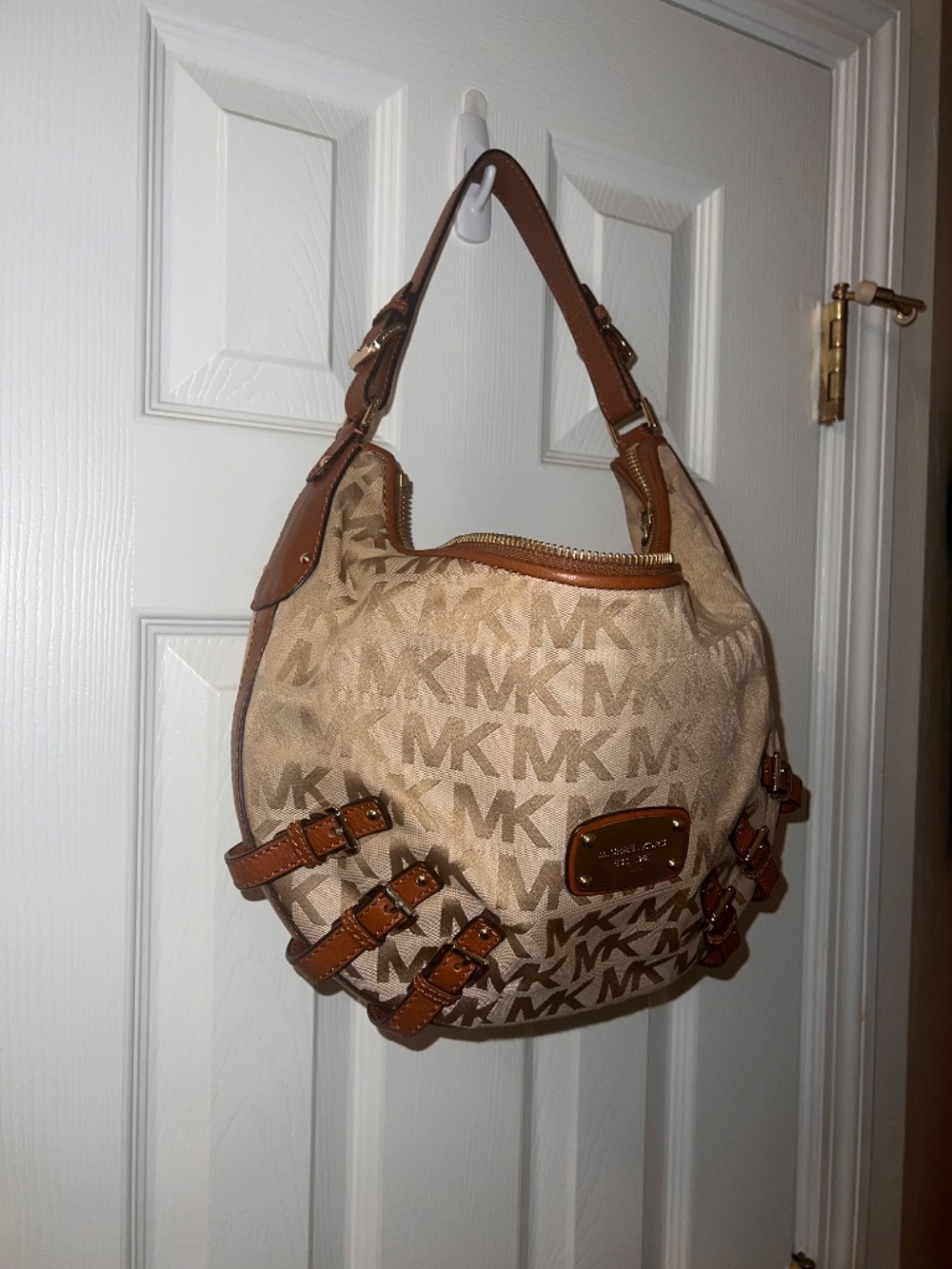 Michaels Hobo Purse with gold hardware - Picture 4 of 7